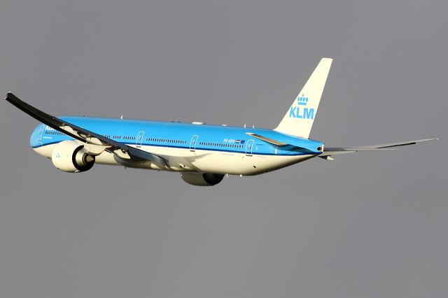 BOEING 777-300ER (PH-BVN)