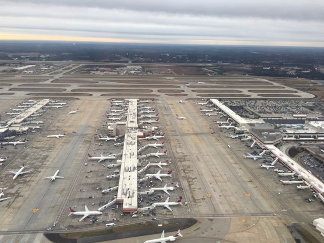 Boeing 717-200 — - Overview of KATL!