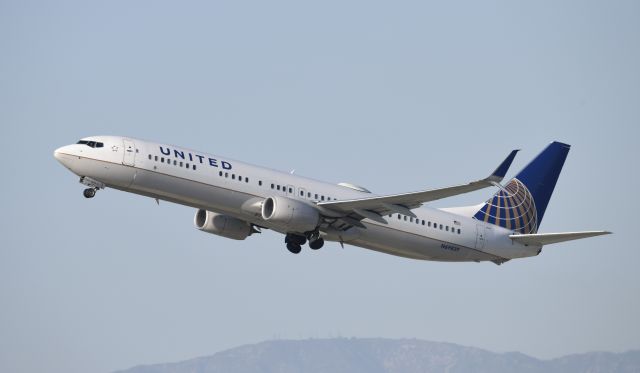 Boeing 737-900 (N69839) - Departing LAX