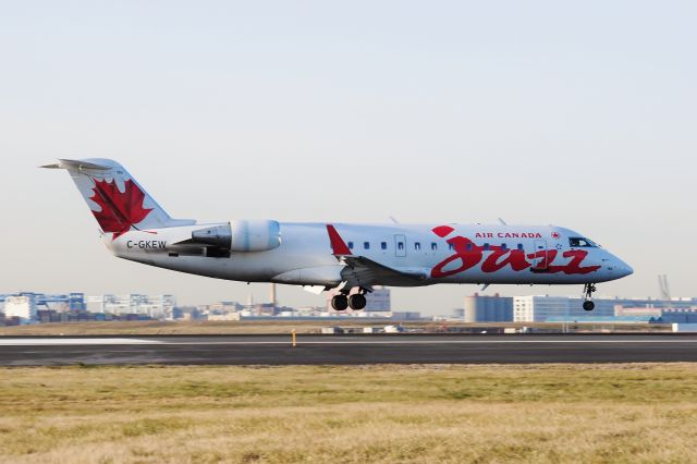 Canadair Regional Jet CRJ-200 (C-GKEW) - AC Jazz.......gliding into KBOS Logan !