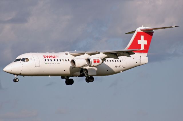 Avro RJ-100 Avroliner (HB-IXO)