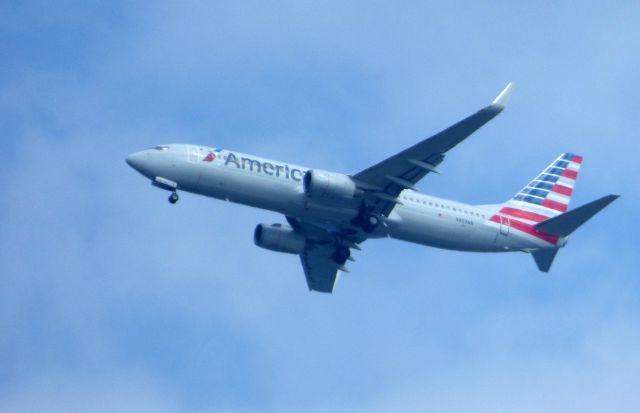 Boeing 737-800 (N903AN) - Shown here is an American Airlines Boeing 737-800 a few minutes until landing in the Summer of 2018.