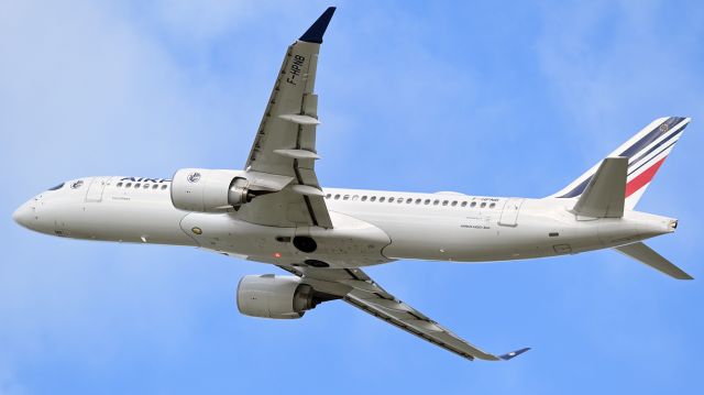 Airbus A220-300 (F-HPNB)