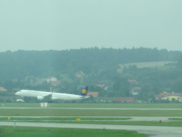 EMBRAER 195 (D-AEBF)