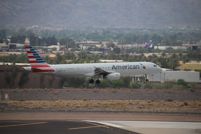 Airbus A321 (N560UW)