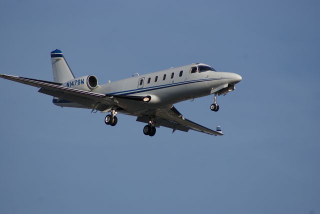 N147SW — - Astra on short  final runway 22 left at KEWR a bit of an odd site to see at Newark