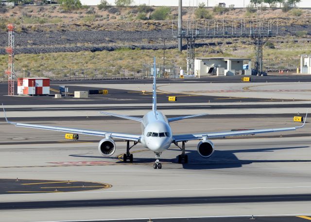 Boeing 757-200 (N940UW)