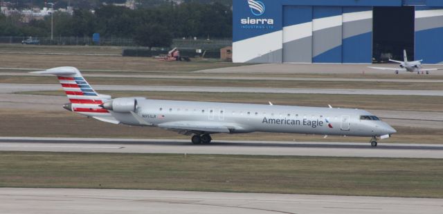 Canadair Regional Jet CRJ-900 (N951LR)