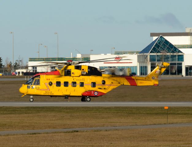 WESTLAND Merlin (14-9913) - Departing from rwy 25.