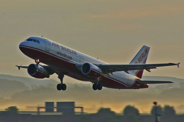 Airbus A320 (D-ABDM) - Airbus A320-214,  Air Berlin,  EDDS Airport Stuttgart-Echterdingen,  Germany,  16.July 2009,  early morning take off