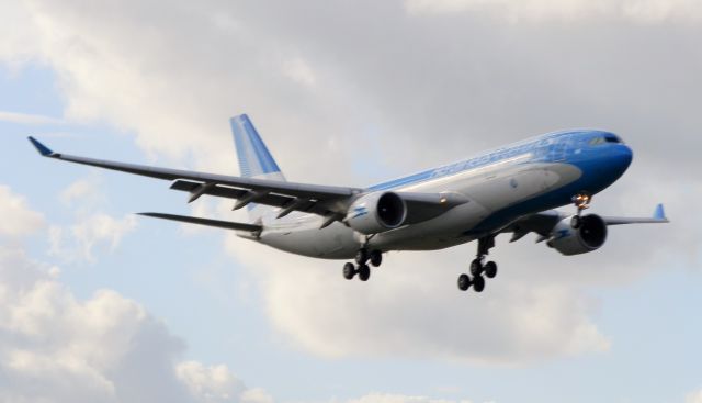 Airbus A330-200 (LV-FNK) - Coming in from Buenos Aires,Ezeiza(SAEZ)