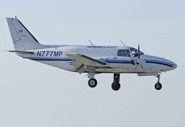 Piper Navajo (N777MP)