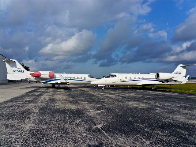 Learjet 60 (N600EF)