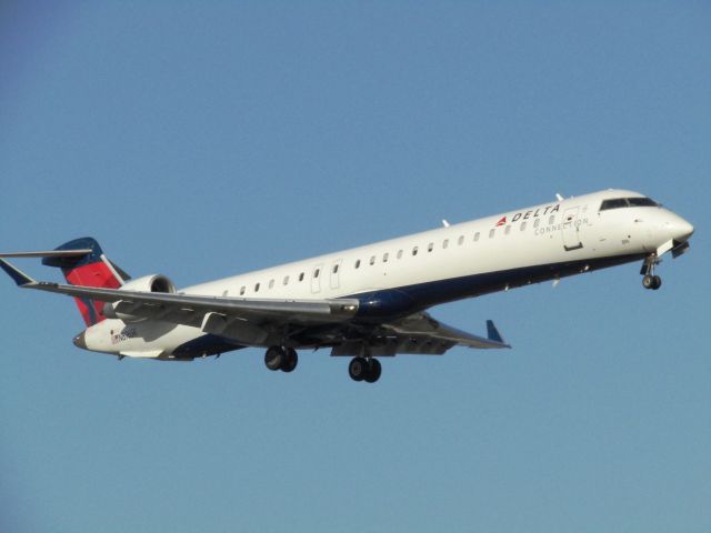 Canadair Regional Jet CRJ-900 (N896SK) - Landing RWY 20R