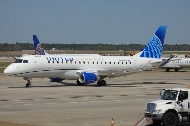 Embraer 175 (N87303)