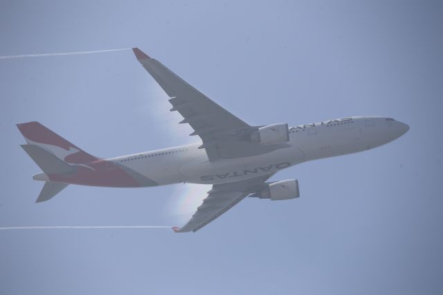 Airbus A330-200 (VH-EBO)