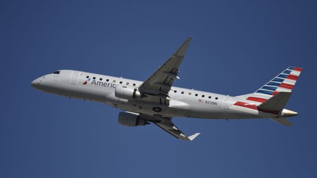 Embraer 175 (N213NN) - Departing LAX on 25R