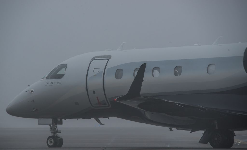 Embraer Legacy 450 (C-FASV)