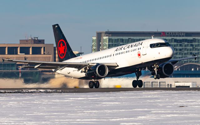 Airbus A320 (C-FXCD)