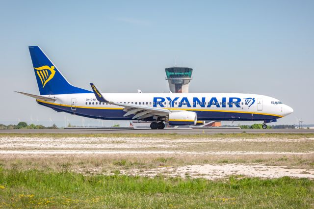 Boeing 737-700 (9H-QAD)