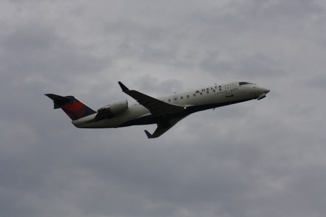 Canadair Regional Jet CRJ-200 (N857AS) - Follow me on Instagram. @mluspotter