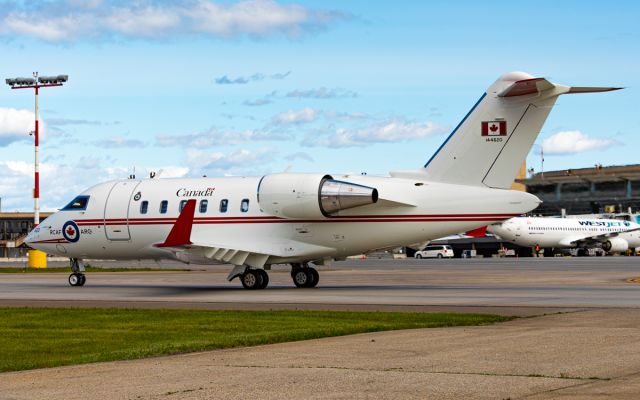 Canadair Challenger (14-4620)