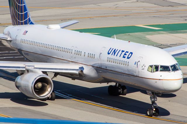 Boeing 757-200 (N14107)