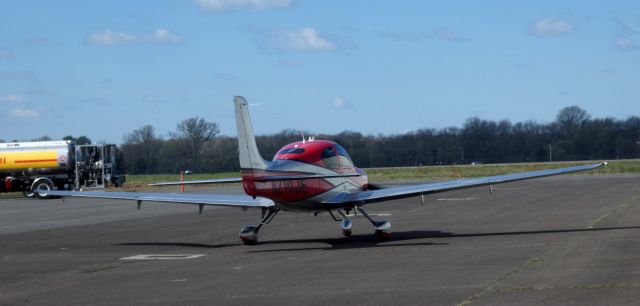 Cirrus SR-22 (N210JE) - 2016 Cirrus taxing, spring 2021.