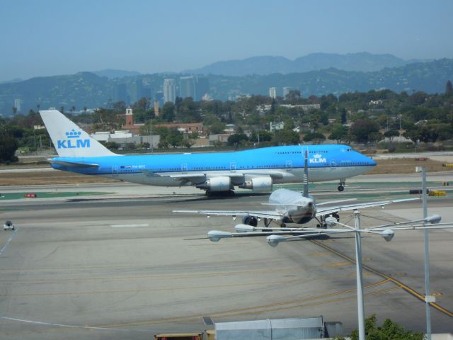 Boeing 747-400 — - KLM ROYAL DUTCH AIRLINERS 747-400 LAX