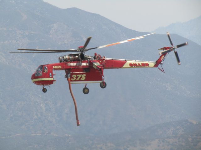 Sikorsky CH-54 Tarhe (N4037S) - Lifting off from KPOC