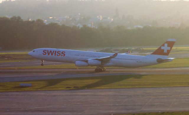 Airbus A340-300 (HB-JMB)