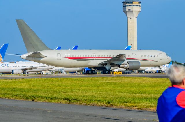 BOEING 767-300 (N441AX)