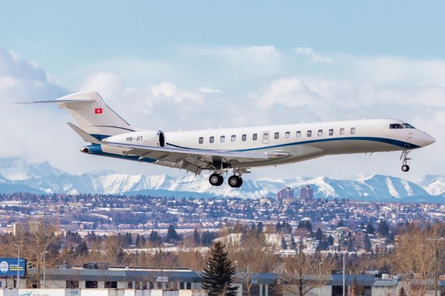 BOMBARDIER BD-700 Global 7500 (HB-JIT) - On final for 35L from GVA.