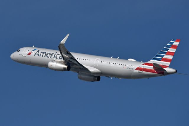 Airbus A321 (N989AU)