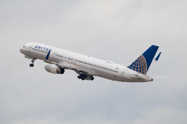 Boeing 757-200 (N12114) - 2020-09-17br /UAL675 KEWR-KLAX