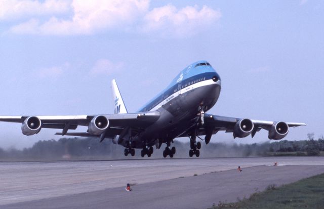 Boeing 747-200 (PH-BUK) - September 1981, YMX rwy 29 departure