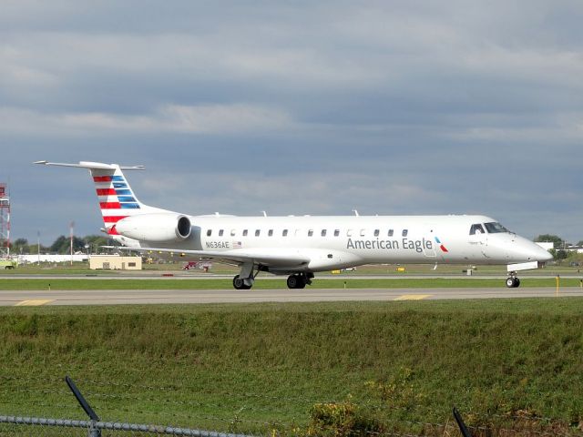 Embraer ERJ-145 (N636AE)