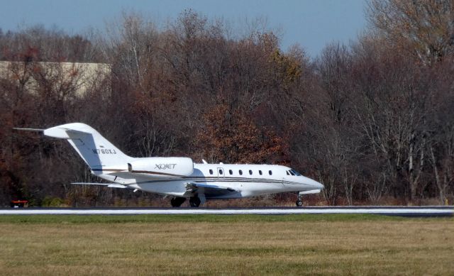 Cessna Citation X (N760XJ) - Taxiing for departure is this 2006 Cessna Citation X in the Autumn of 2019.