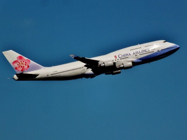 Boeing 747-400 (B-18207)