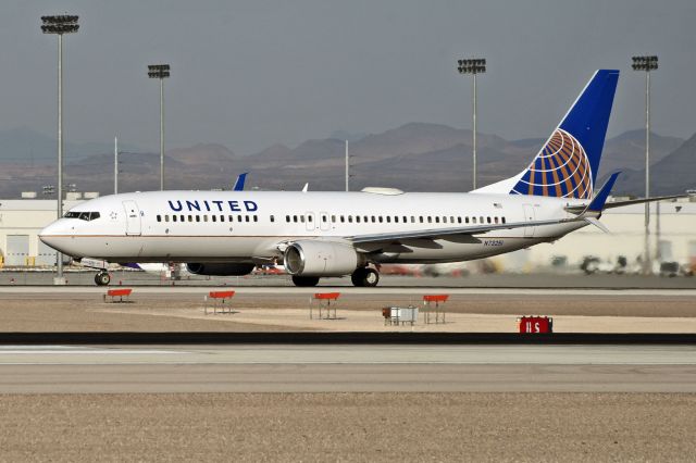 Boeing 737-800 (N73251)