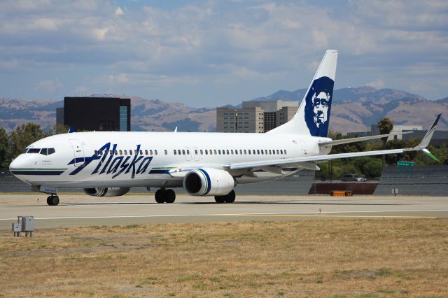 Boeing 737-800 (N549AS)