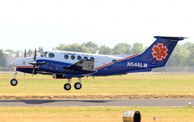 Beechcraft Super King Air 200 (N546LM) - 1985 BEECH B200. Departing Rwy 31 KHIO.  8-29-12