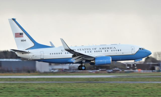 Boeing 737-700 (01-0041) - "sam203" usaf c-40b 01-0041 landing at shannon 18/11/20.