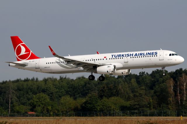Airbus A321 (TC-JSY)