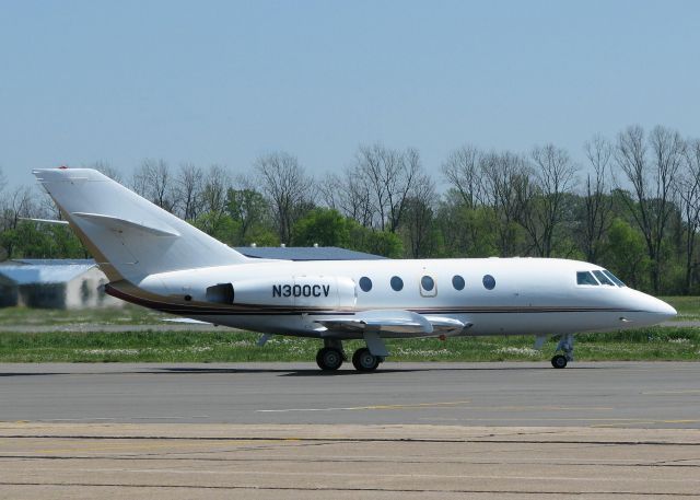 Dassault Falcon 20 (N300CV) - Taxiing to the terminal after landing at the Shreveport Downtown airport.