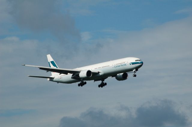 BOEING 777-300 (B-HNK) - Boeing 777-367　c/n 27510/248