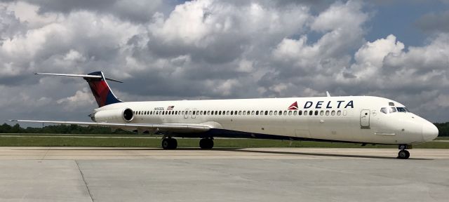 McDonnell Douglas MD-88 (N955DL) - Some incoming storms.