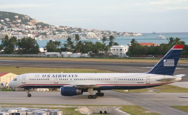 Boeing 757-200 (N939UW) - N939UW landed on runway 10 and exiting the active via A to the gates