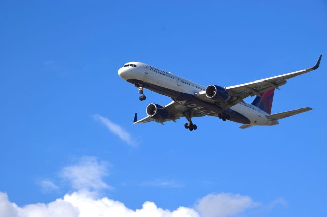 Boeing 757-200 (N822DX)