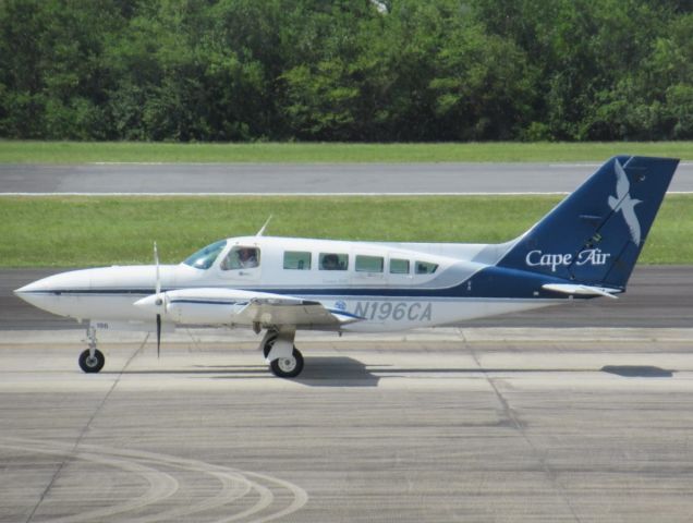 Cessna 402 (N196CA)
